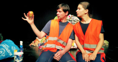 Eine Welt ohne Wiesen, Blumen und Bäume? Das Theater Budenzauber feierte Premiere mit seinem Stück „Mülldorado“