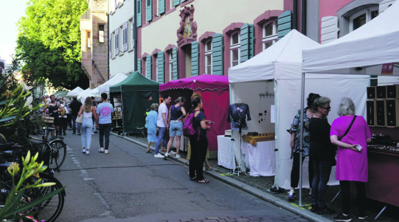 Kunsthandwerk in Freiburgs oberer Altstadt: Kunsthandwerkermarkt im September