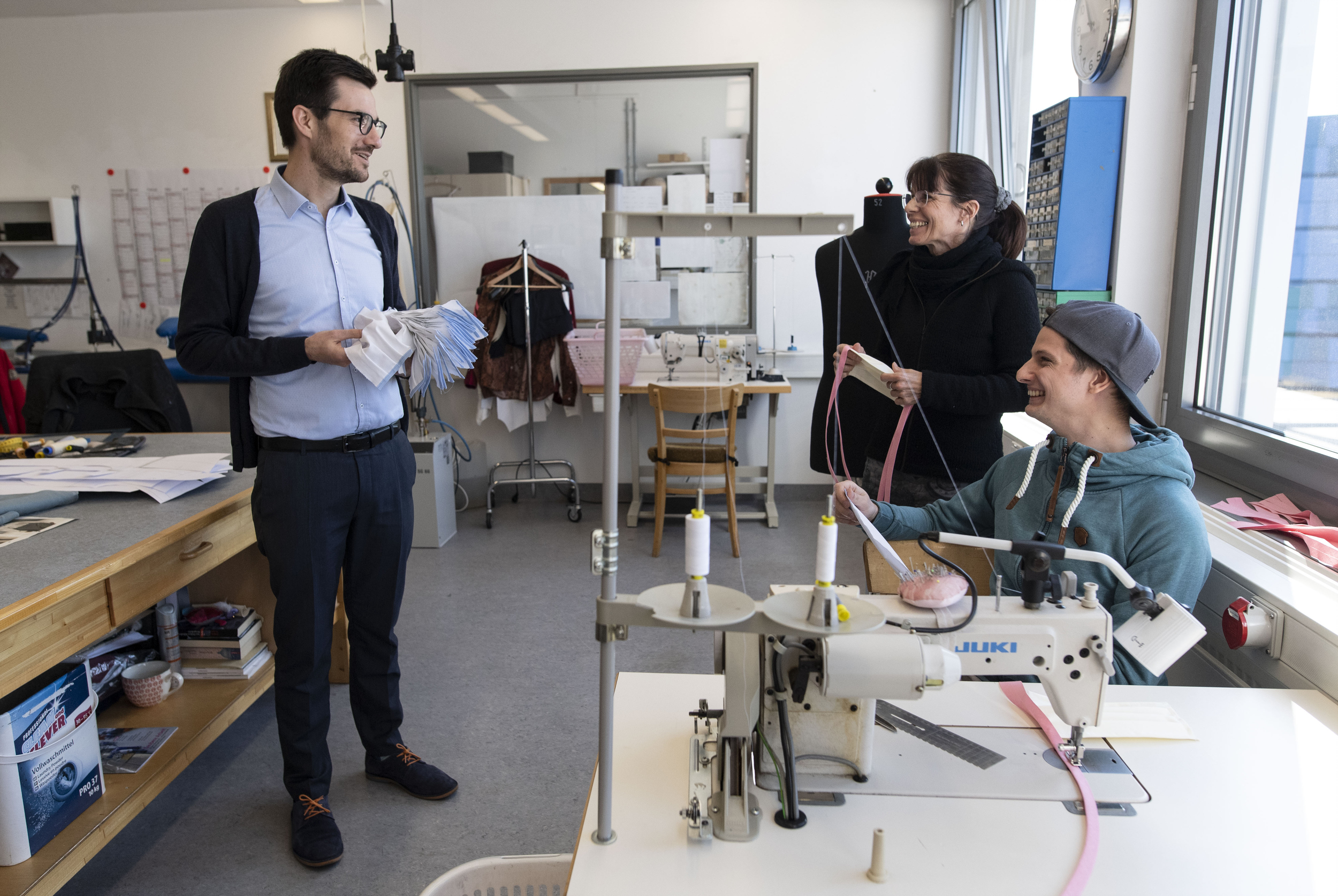 Theater Freiburg produziert Schutzmasken!