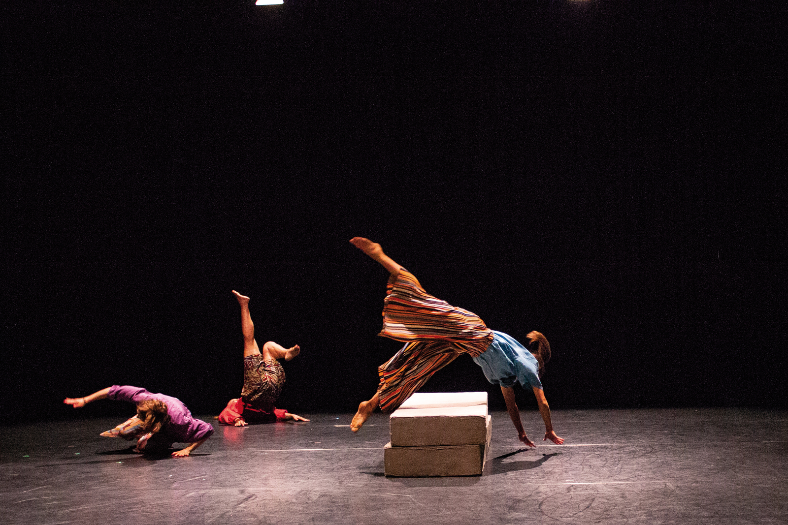 Elf Tänzerinnen der Schule für Tanz, Improvisation und Performance TIP zeigen ihre Abschlussstücke im E-Werk