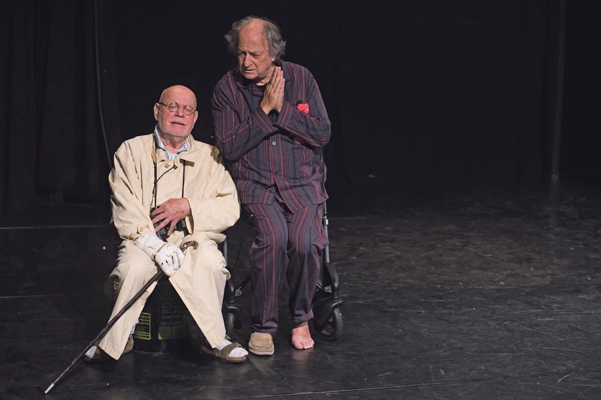 Helmut Grieser und Manfred Böll beeindrucken in Ernst Jandls Konversationsstück „Humanisten“ im E-Werk