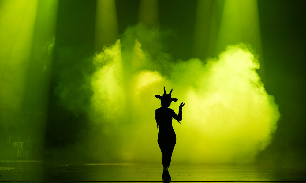 Nichts bleibt mehr wie es war: Peter Carp hat für das Große Haus des Theater Freiburg Theresia Walsers „Die Erwartung“ zur Uraufführung gebracht