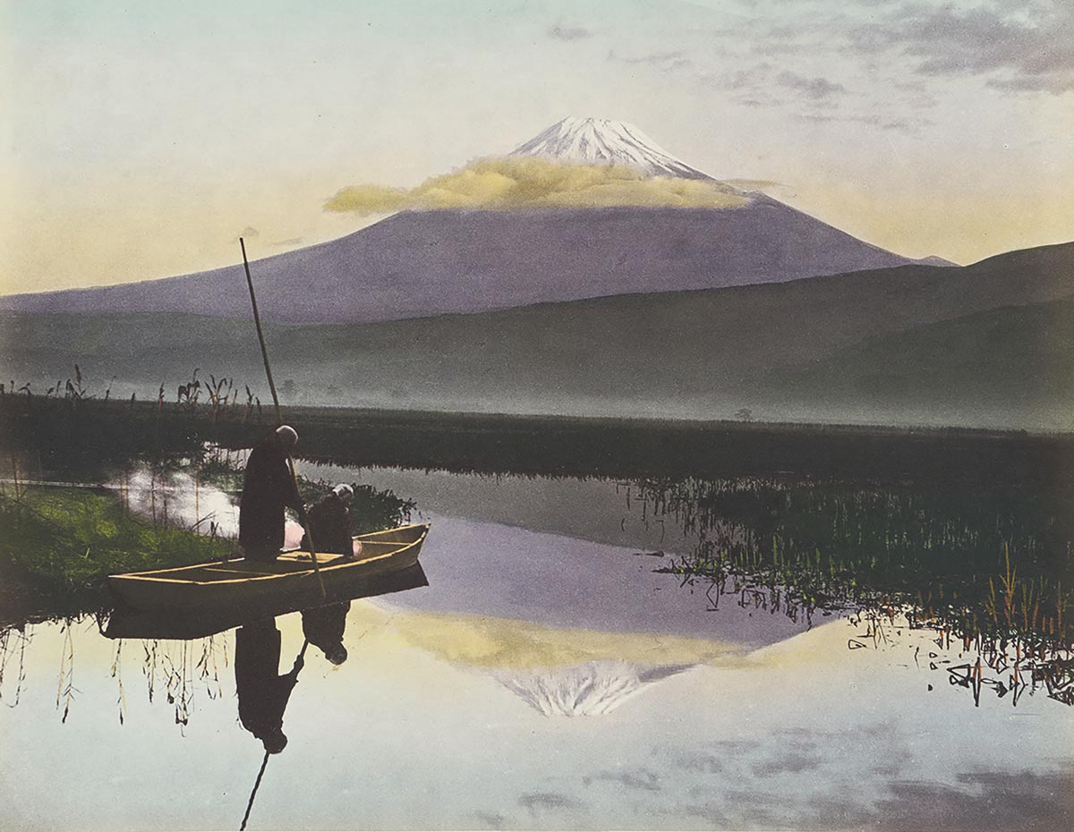 Herbstlaub zur Irisblüte: Im Haus der Graphischen Sammlung werden japanische Fotografien aus dem 19. Jahrhundert gezeigt