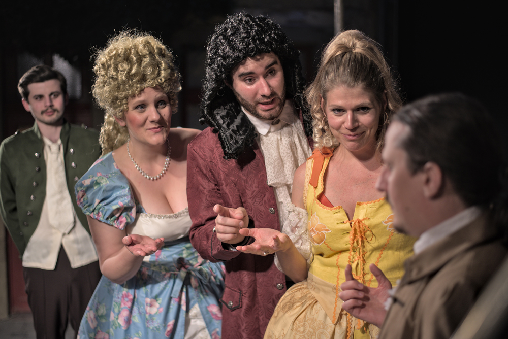 Ensemble „Harry, hol schon mal den Wagen“ katapultiert in seinem Sommerstück „Bérénice de Molière“ sein Publikum ins Paris der 1679er Jahre