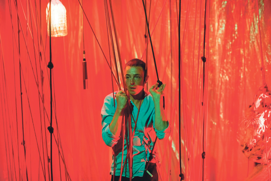 Alles nur nicht Mittelmaß: Tom Schneider und Alduin Gazquez zeigen einen einmal ganz anderen Ikarus