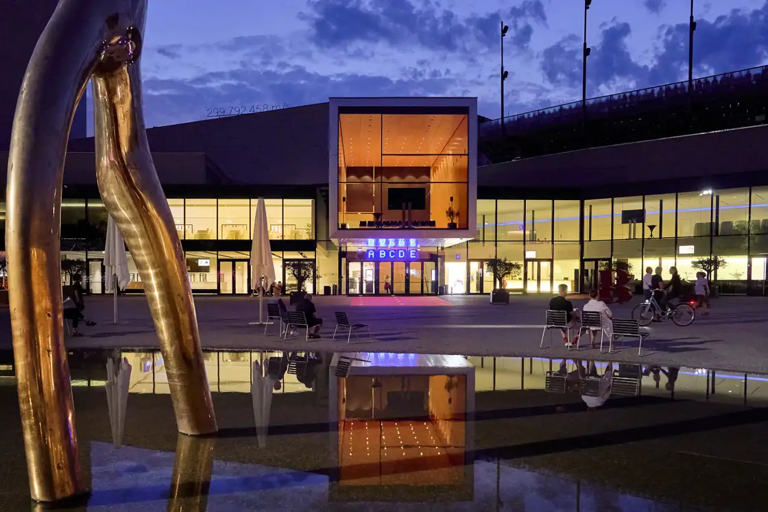 Kultur für alle – ohne visuelle Grenzen: Kultur-Pilotprojekt für blinde und sehbehinderte Besucher:innen bei den Bregenzer Festspielen