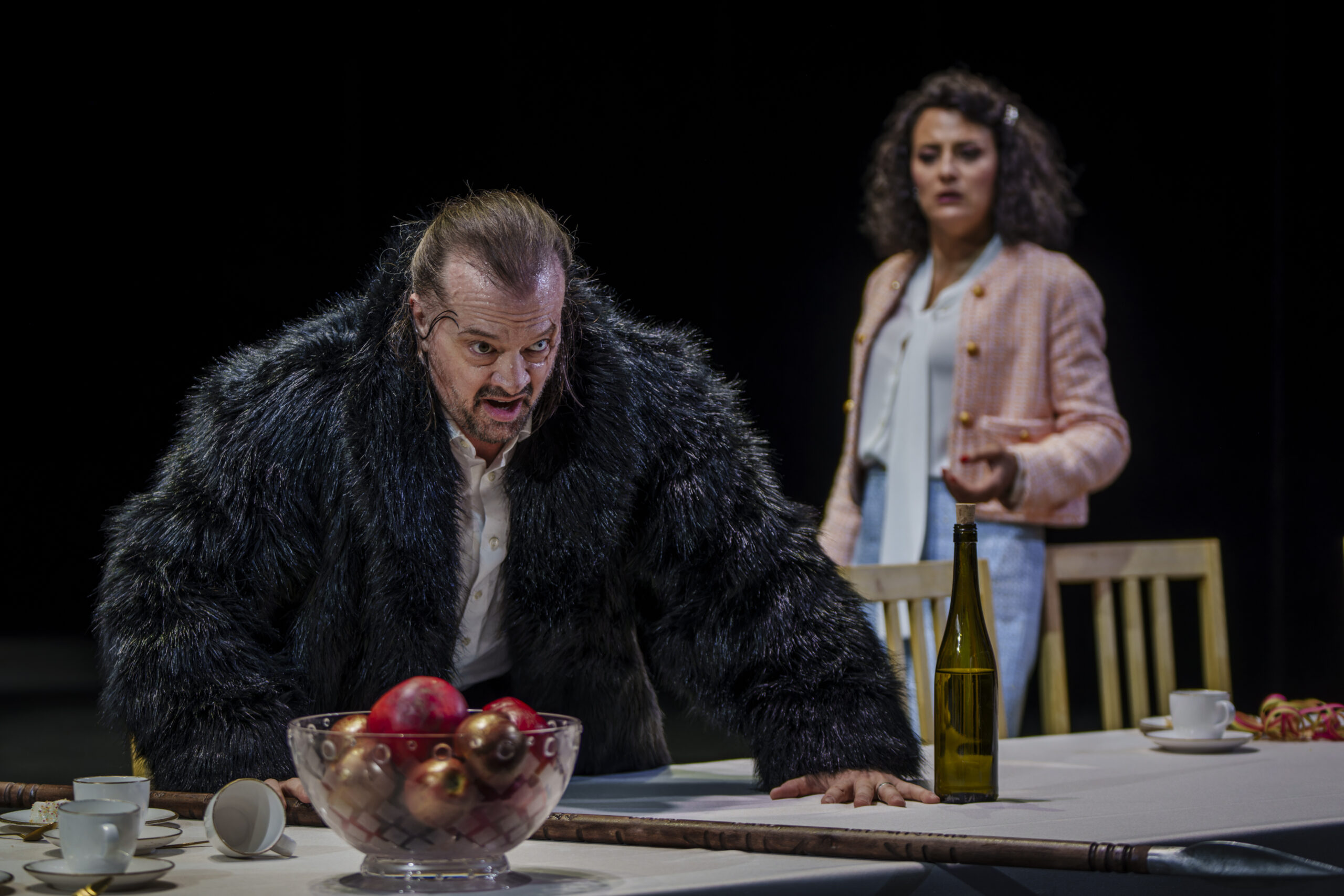 Benedikt von Peter und Caterina Cianfarini inszenieren in der neuen Basler Ringproduktion „Das Rheingold“ als eine Art Prequel