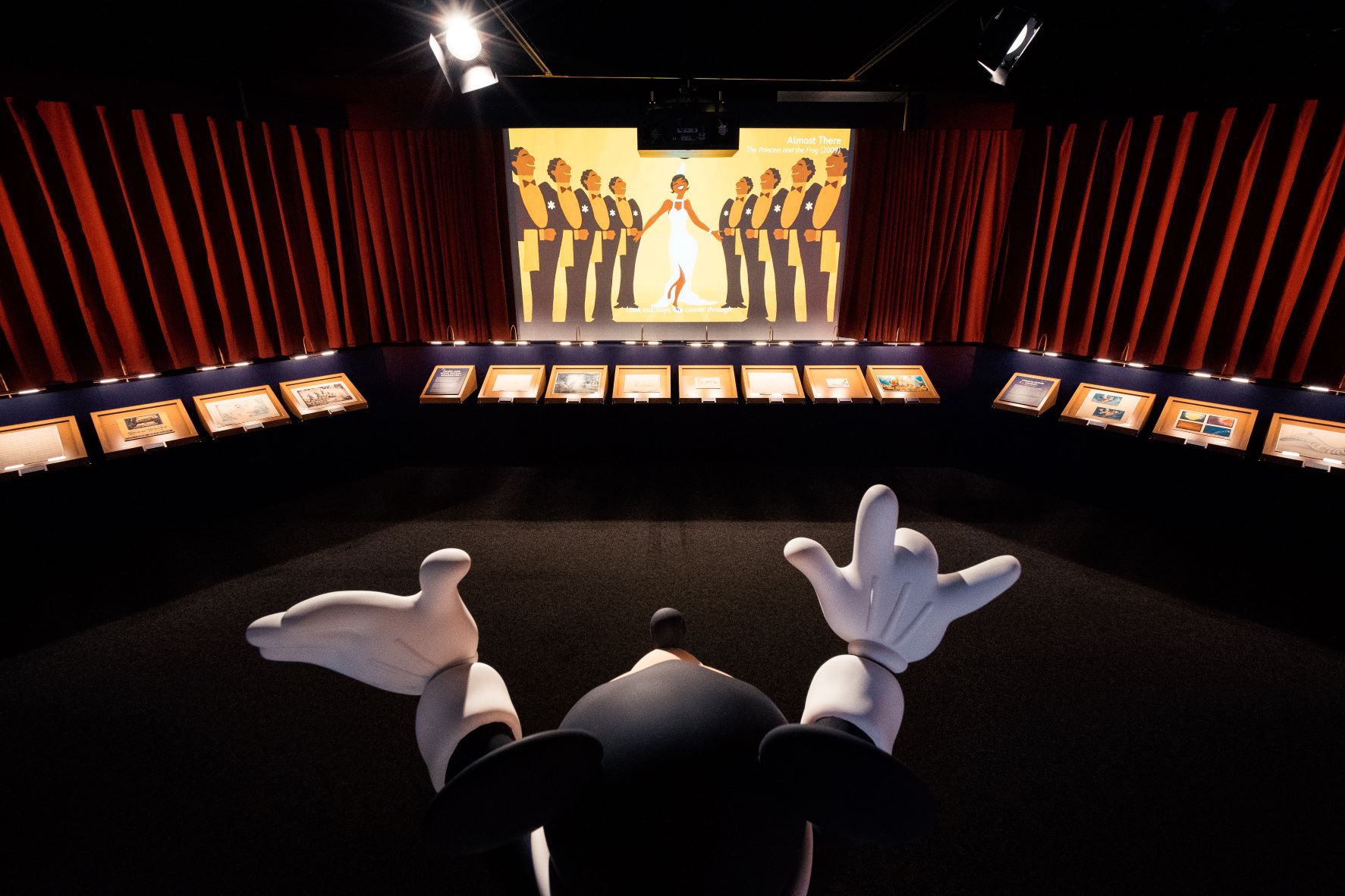 „Disney100: Die Ausstellung“ lädt ein zu einer Zeitreise durch die 100-jährige Geschichte des Disney-Konzerns in der Kleinen Olympiahalle (München)