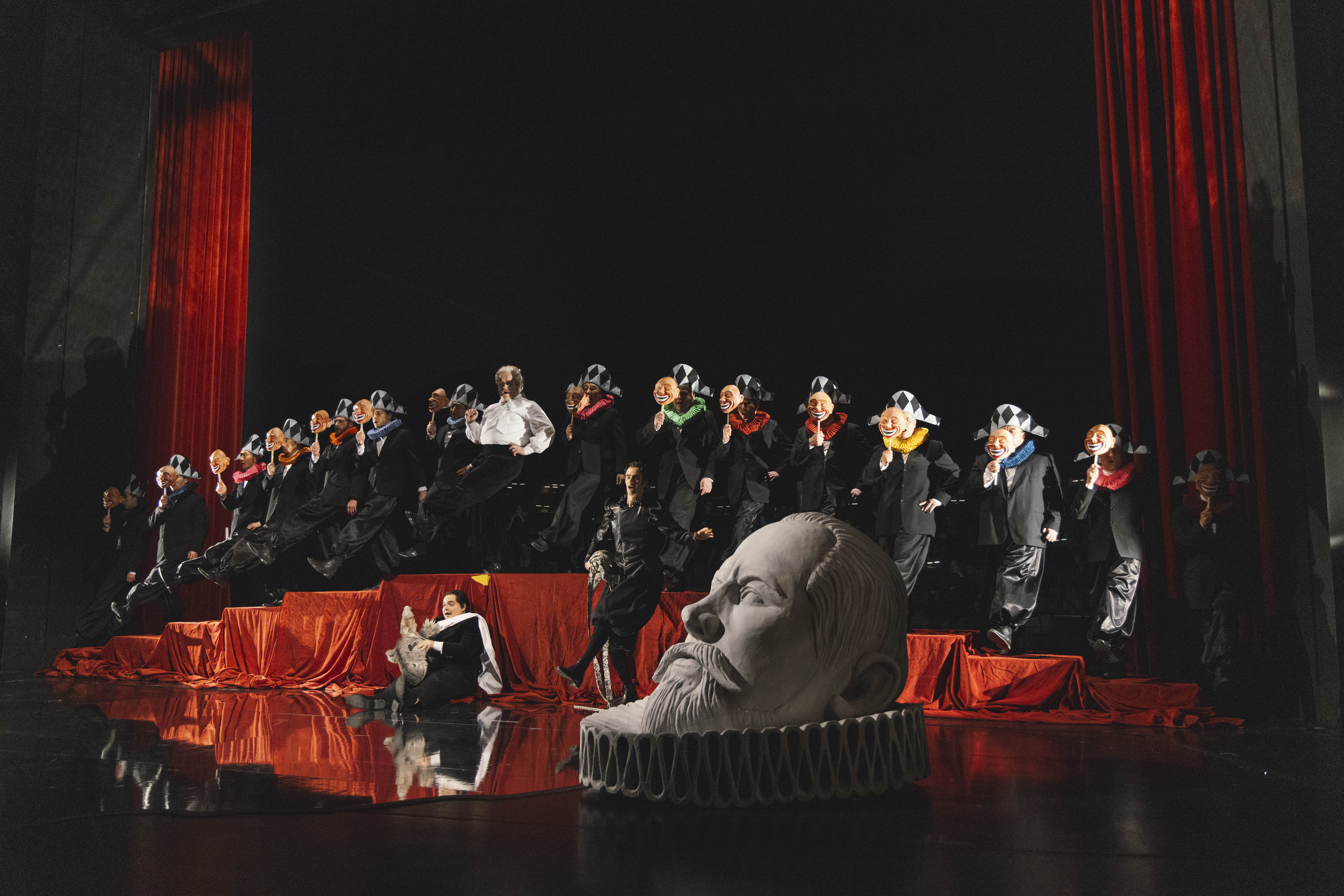 6 RIGOLETTO_David Severin, Roberto Gionfriddo, Lluis Arratia, Opernchor_@ Alexandra Polina